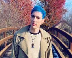 He loves to do experiment with his hair and often color them in different shades.